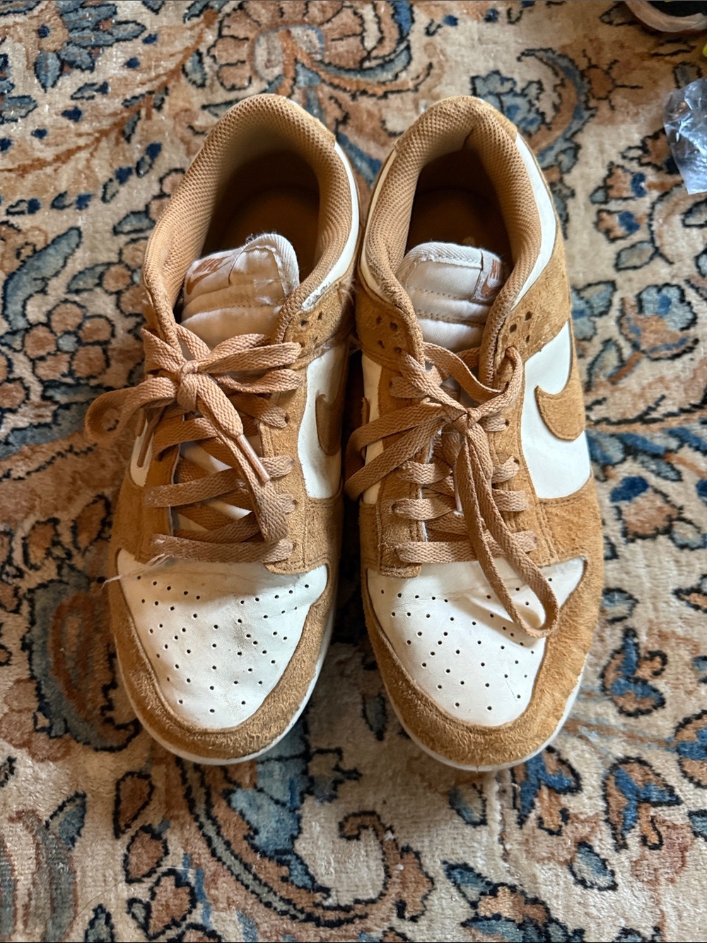 Us 9.5 Kids Low-Top Suede Sneakers in Tan and White